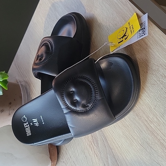 Smiley x H&M Padded Slides - Picture 2 of 8